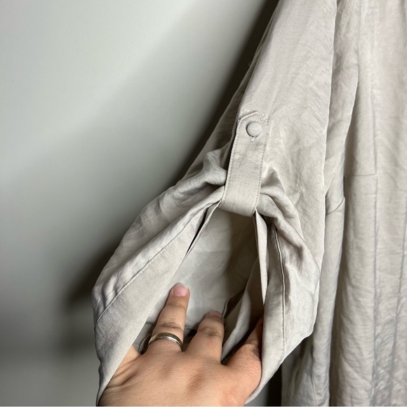 NWT Torrid Harper Satin Pullover 3/4 Sleeve Blouse neutral beige size 4XL. - Picture 8 of 14